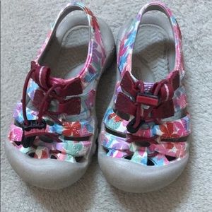 Toddler size 9 keens